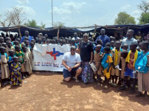 La communauté villageoise fête la nouvelle école EPP Gbantchal et remercie les donateurs