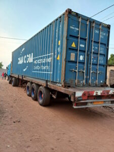 Le conteneur contenant les dons en nature a fait le voyage : de Luxembourg à Lomé par bateau, puis par camion dans la région de Dapaong jusqu'à Gbantchal.