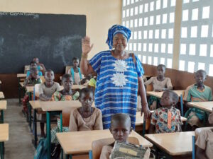 Élèves dans la nouvelle école EPP Gbantchal